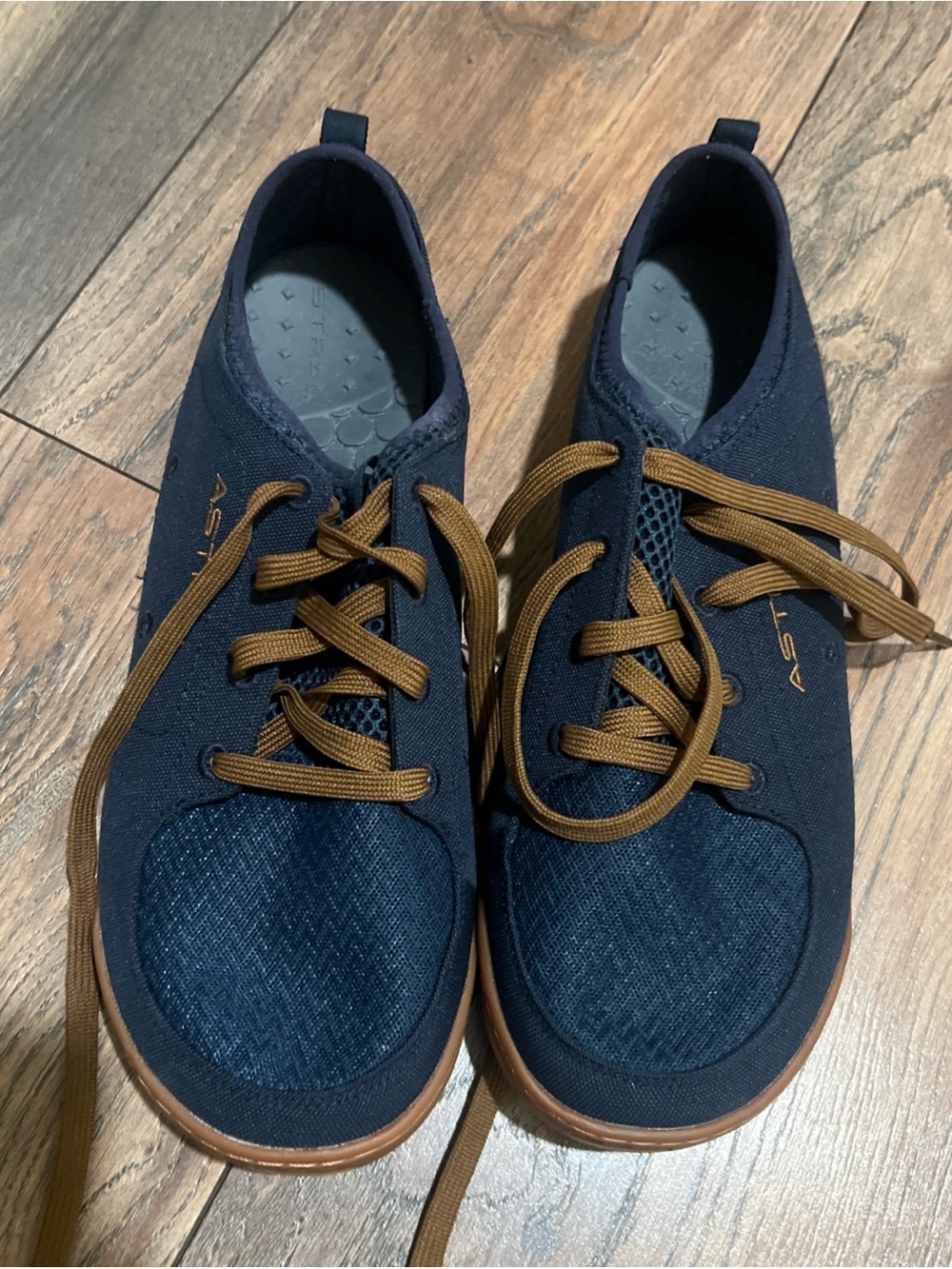 Astral Men’s water shoes size 9